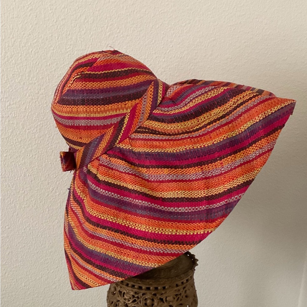 RAPHIA WIDE BRIM SUN HAT.